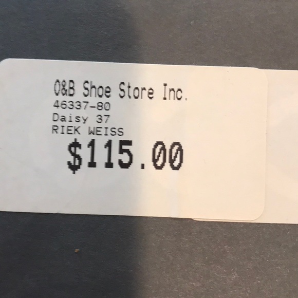 Women’s Size 37 shoes - Picture 3 of 3